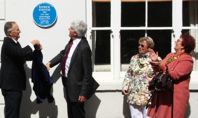 Unveiling Patrick Steptoe's blue plaque