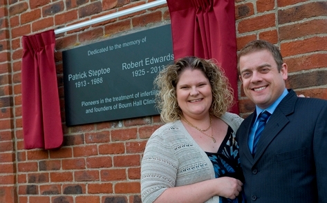 Louise Brown and Alastair MacDonald unveil a plaque at Bourn Hall dedicated to Robert Edwards and Patrick Steptoe to mark 35 years of IVF